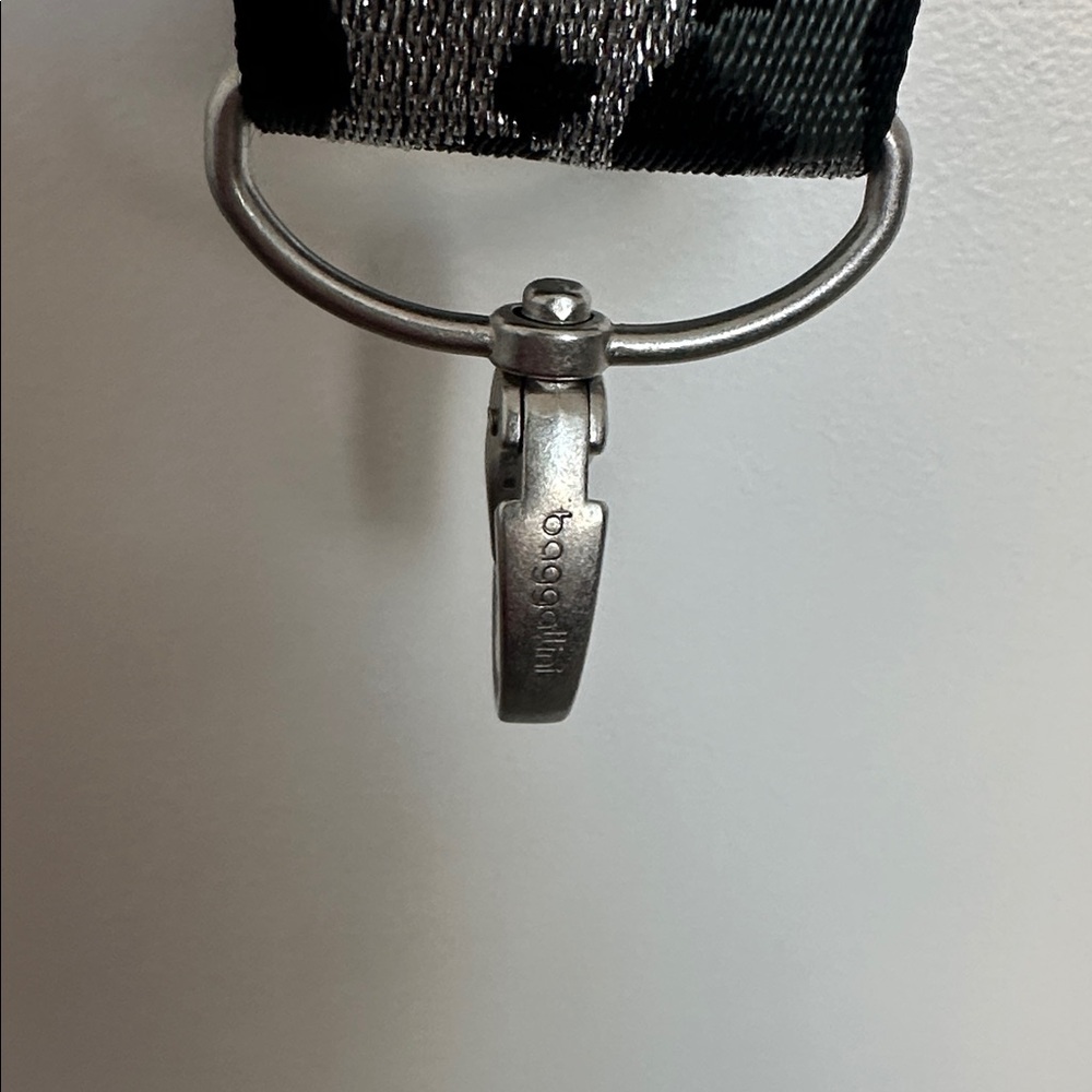 Baggallini Wide Strap Wild Cheetah Silver/ Black
NWOT - Picture 2 of 3